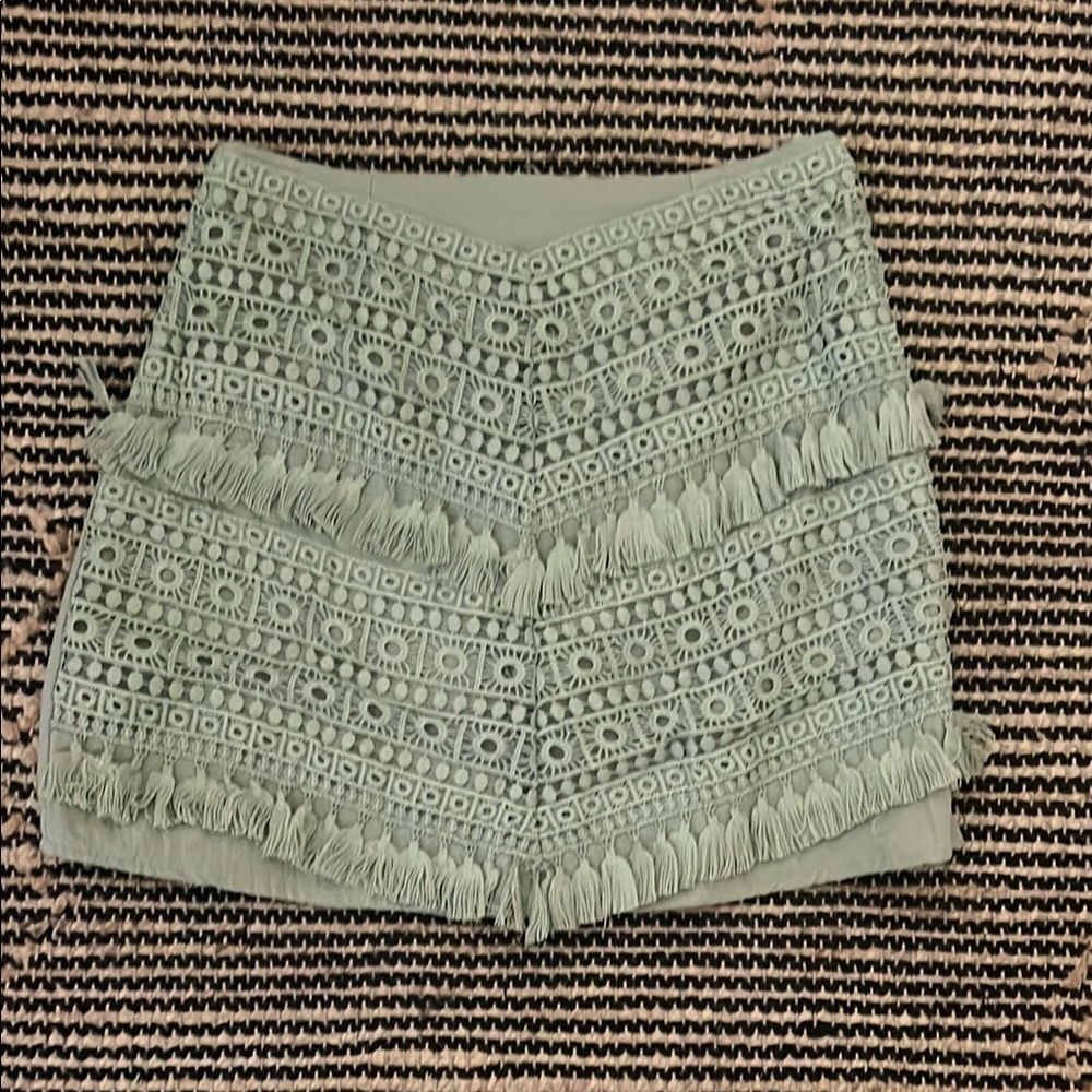 Elegant Green Lace Women's Shorts